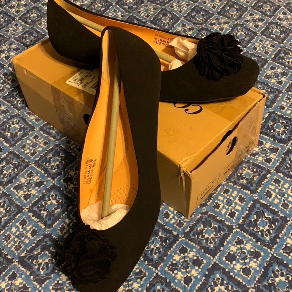 Brand New!  Dressy Black Flats  🖤🤍🖤